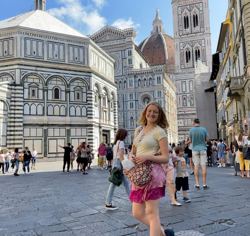 Ibby in front of the Cathedral de Santa Maria del Fiore and Baptistry